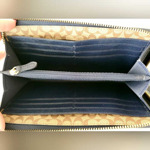 ***SOLD***COACH Crossgrain Accordion Zip Around Signature Navy Leather Wallet - Picture 6 of 12